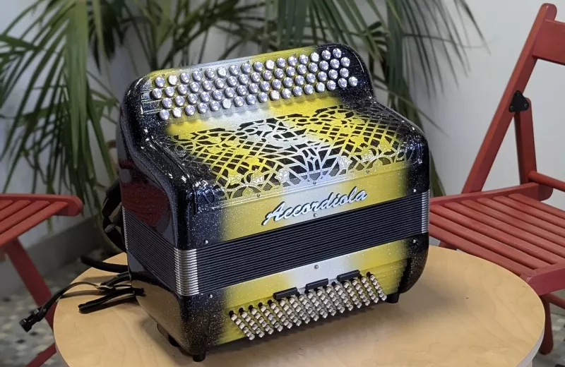 Accordéon chromatique Accordiola 04, dépôt-vente