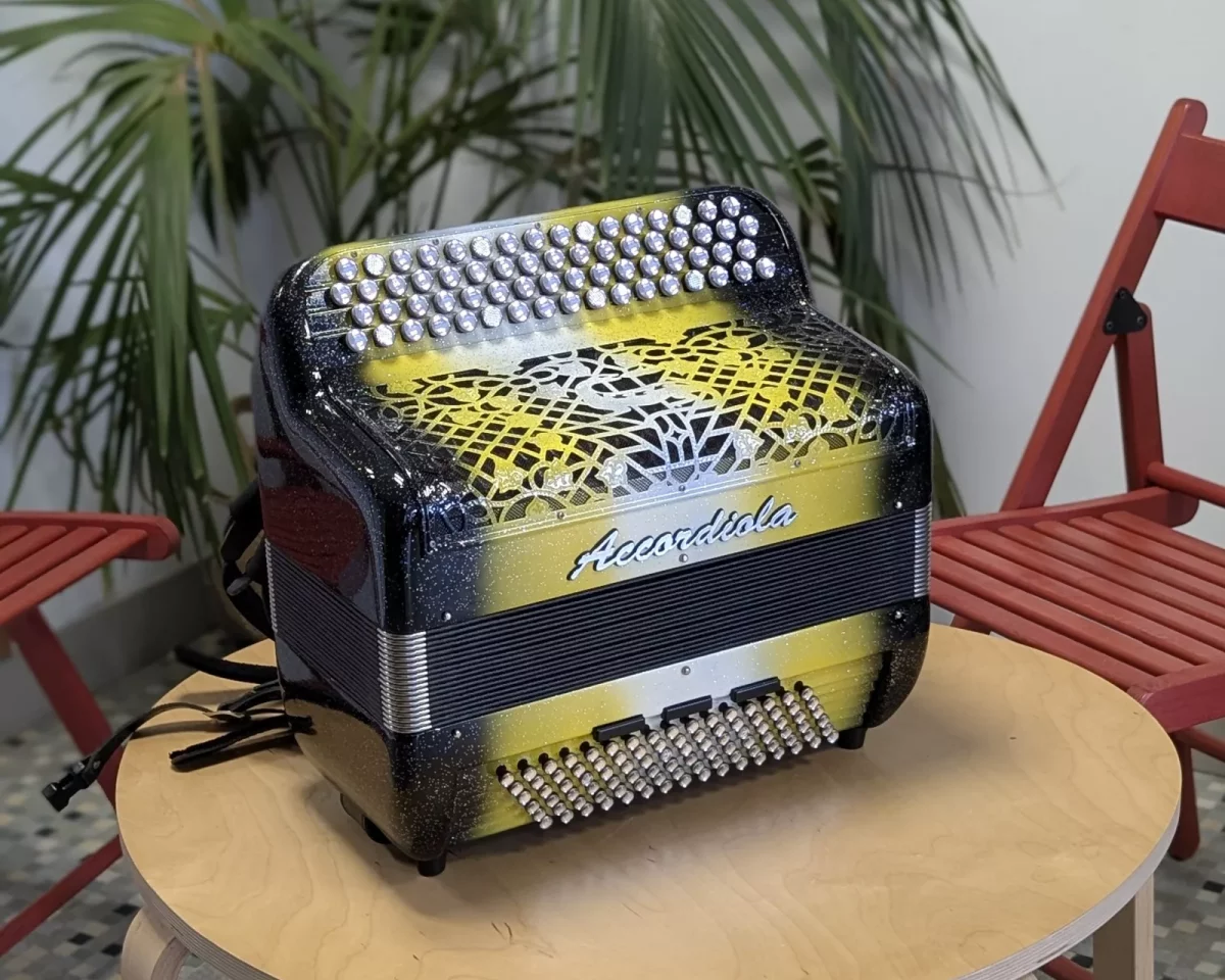 Accordéon chromatique Accordiola 04, dépôt-vente